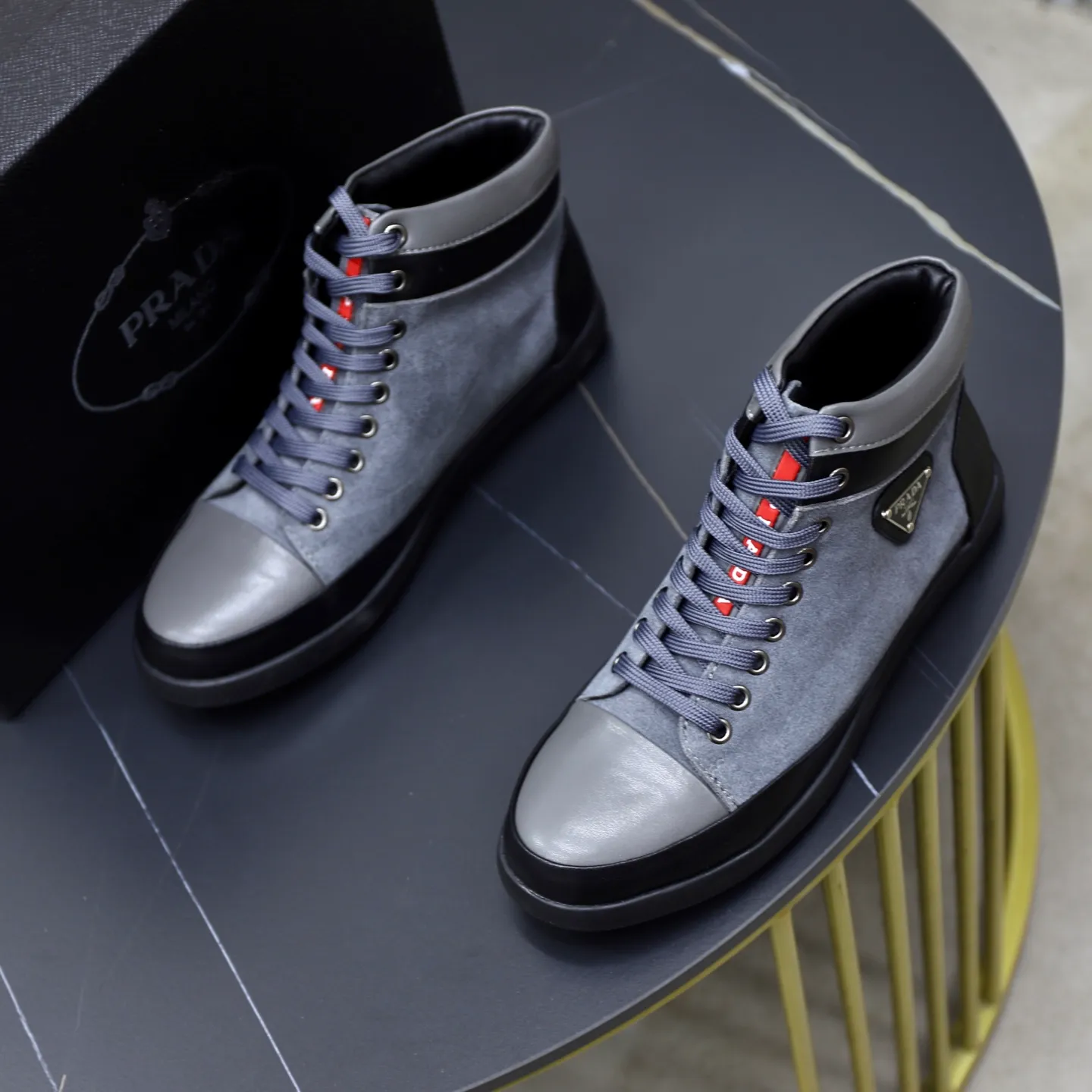 Ex-factory price: 480💰🙅‍♂️🙅‍♂️🙅‍♂️ Brand: PRADA Standard code: 38-44 (45 customized) Grade: Same as the official website Material: Original high-end leather splicing surface Comfortable and breathable sheepskin lining Lightweight, soft and wear-resistant outsole Style category: Men's fashion casual shoes Sports shoes Distinguished luxury brand elements Top luxury Color: actual picture color